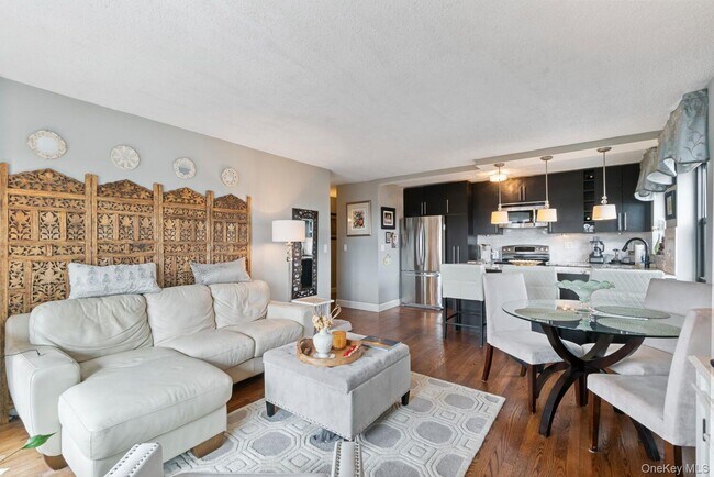 Photo - 25-40-40 Shore Blvd Unit 6A