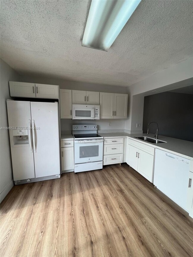 Building Photo - 2186 W 60th St Unit 20206