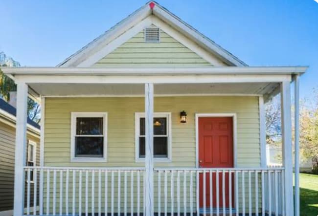 Photo - Charming 1 Bedroom with Fenced Yard & Parking Near Old Market!