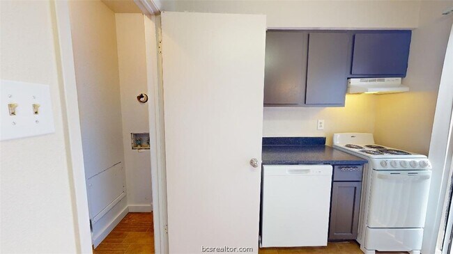 Photo - 725 Peppertree Dr Unit 13