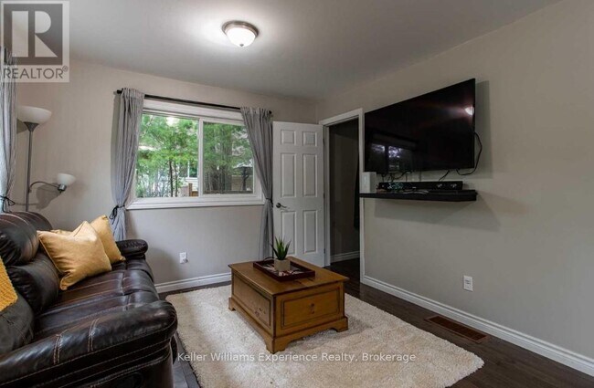 Photo - 85 Melrose Ave