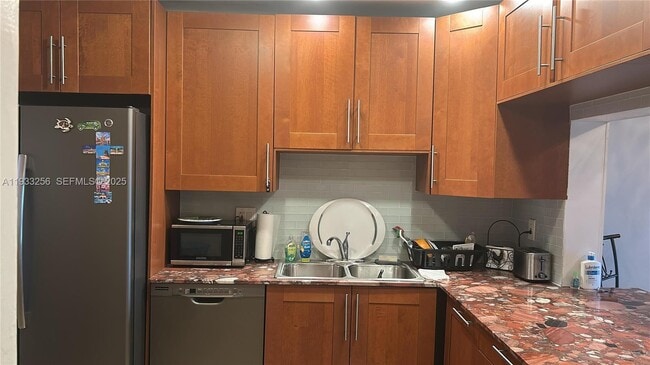 Building Photo - 215 SE 3rd Ave Unit 306C