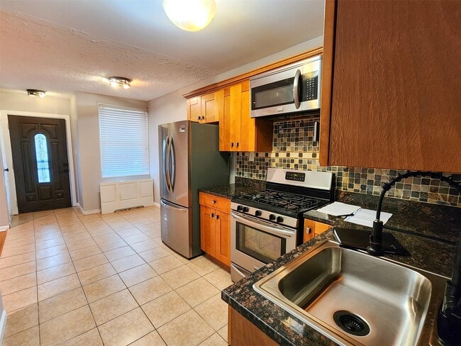 Photo - 1355 E 99th St