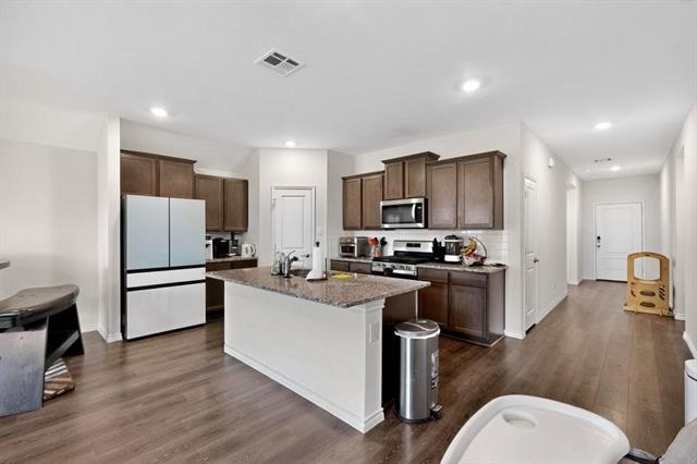 Photo - 504 Willow View Way