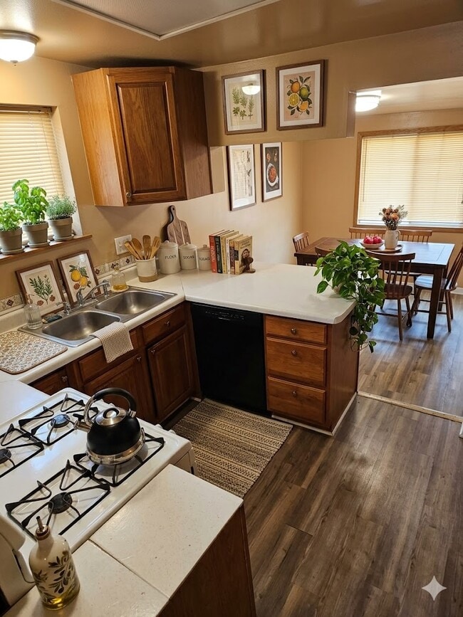 Photo - 214 Goodrich St