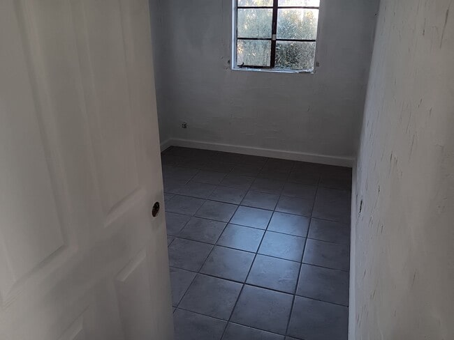 Photo - 803 Bowden St