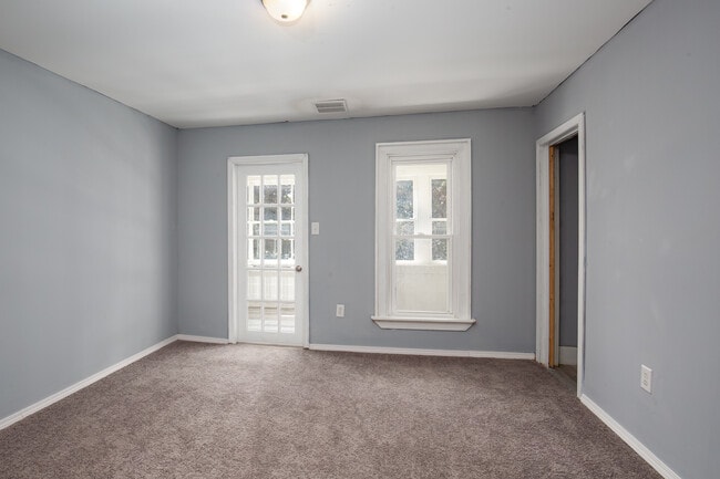 Photo - 399 S Division St