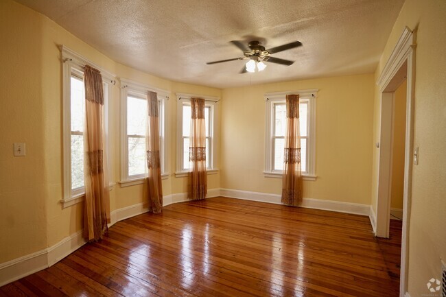 Building Photo - 744 Boston Ave Rental