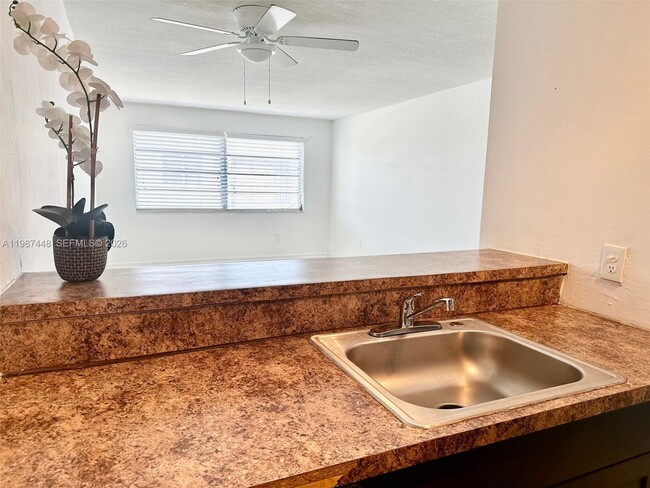 Building Photo - 1225 NE 124th St Unit 46B