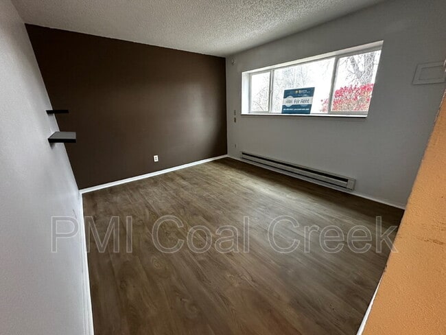 Photo - 104 Judson St