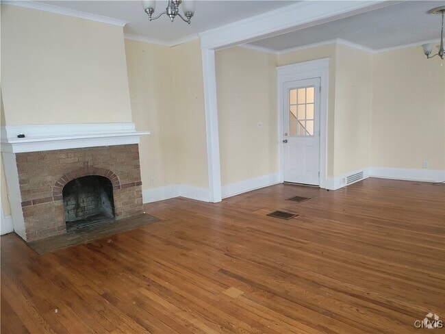 Building Photo - 134-136 Beverly Rd Rental