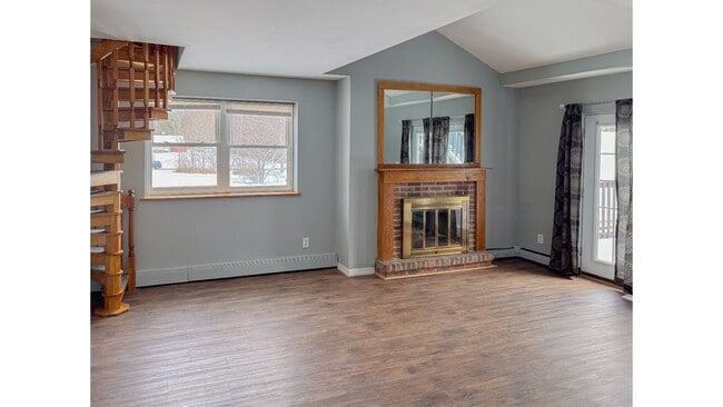 Building Photo - Stunning 3br/2bath Townhome with Private D... Unit Townhome #15