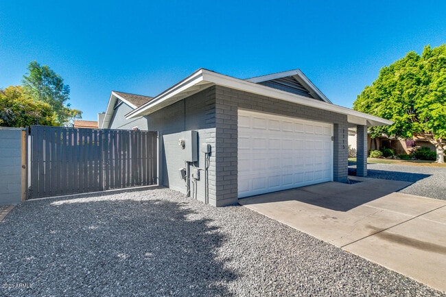 Photo - 1115 W Barrow Dr