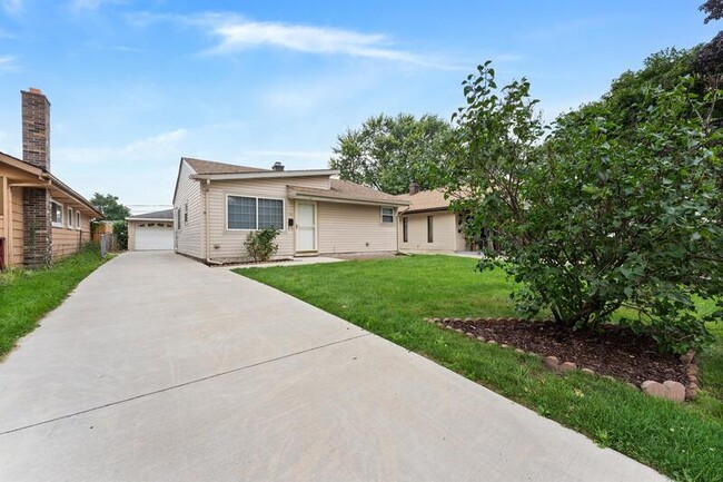 Photo - 7840 Dudley St