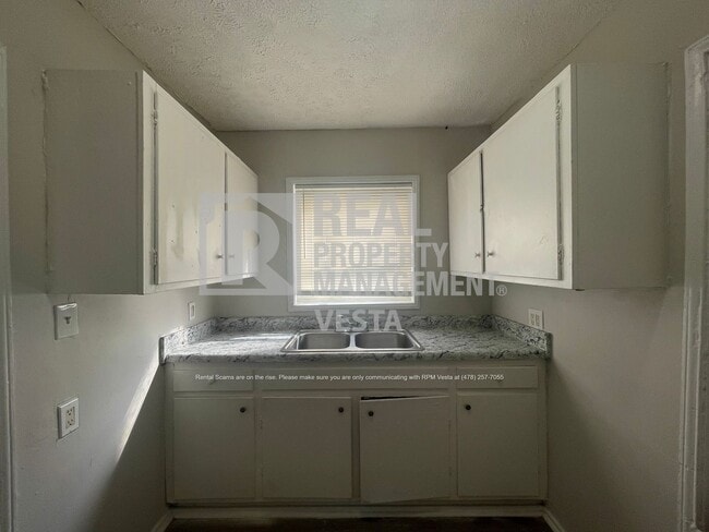 Photo - 1586 Hurley Cir