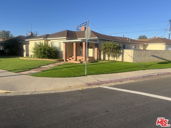 Photo - 8536 McConnell Ave