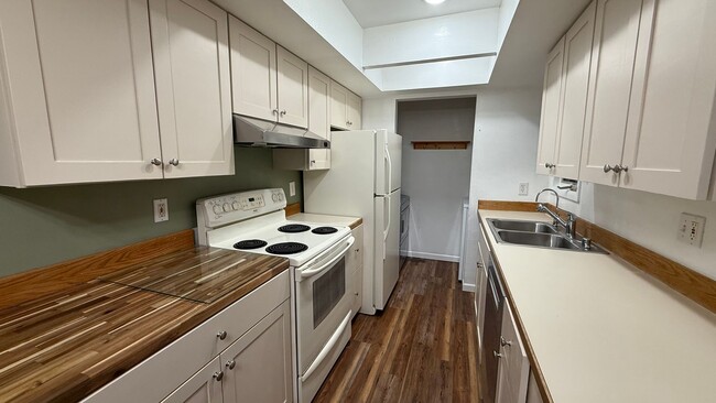 Photo - Well Maintained Top Floor 2 Bed/2 Bath Condo W/Garage Space. Call Today! Unit 1D