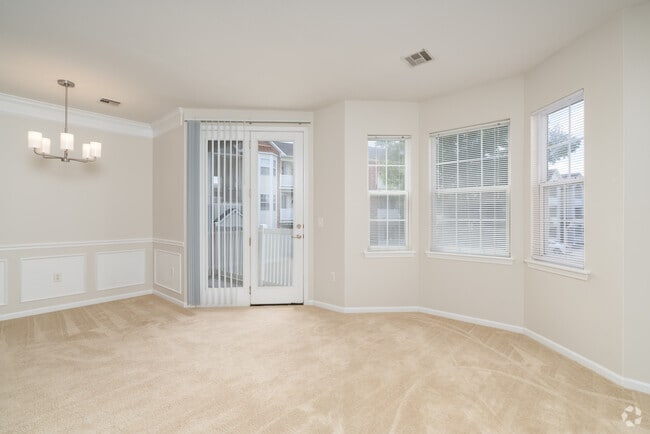 1BR, 1BA - 644SF - Living Room - Kelly's Ridge Apartments