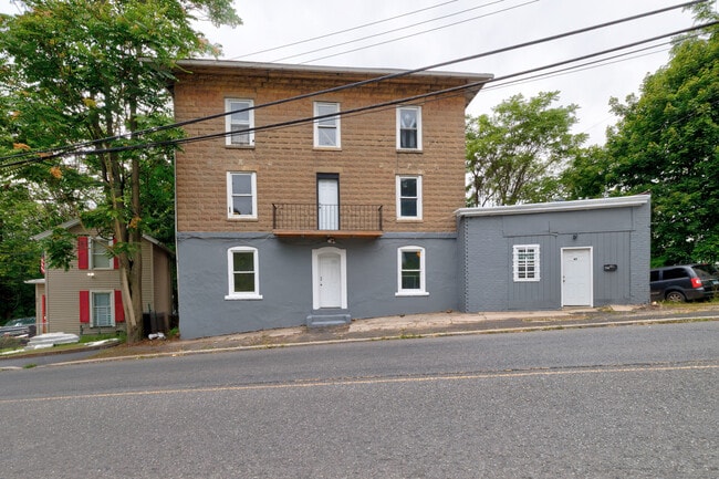 Building Photo - 45 Long Hill Rd Unit 2R Rental