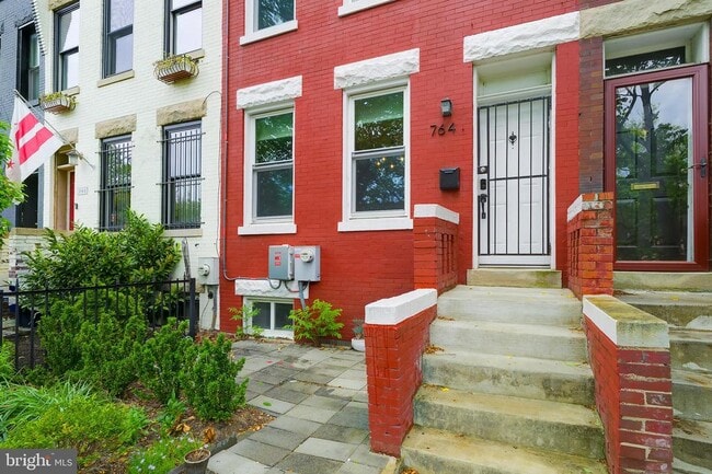 Photo - 764 13th St SE