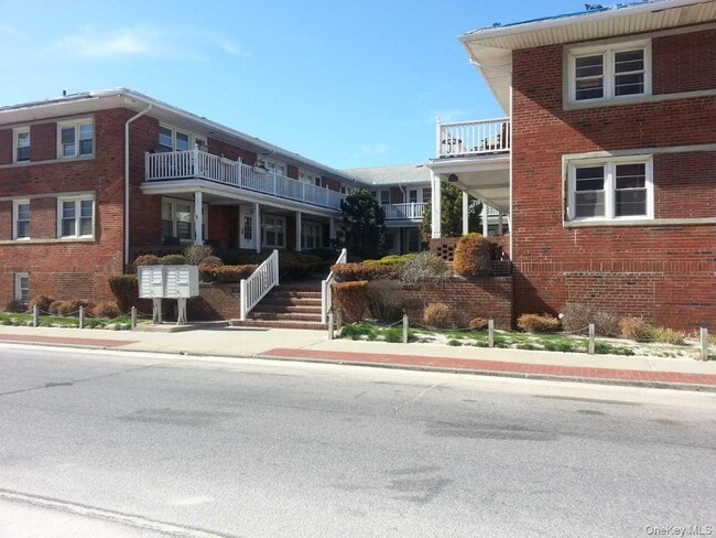 Photo - 215 W Broadway Unidad 4L Rental