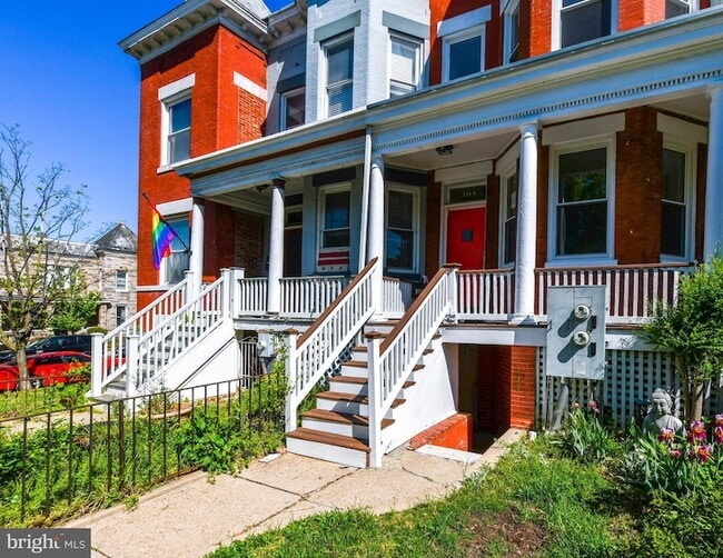 Photo - 104 R St NE