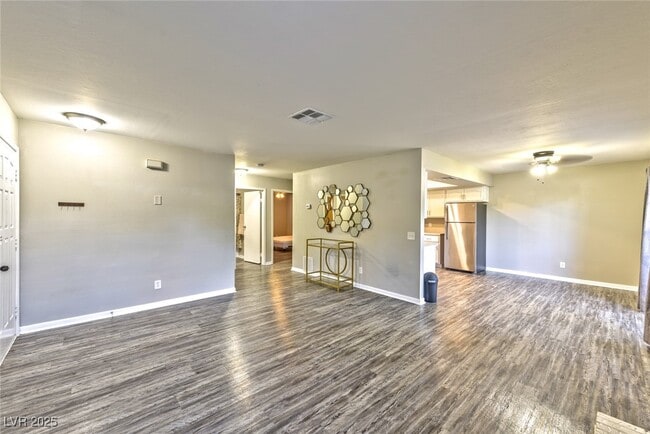 Building Photo - 6617 W Tropicana Ave Unit 101