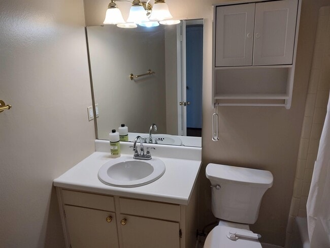 Photo - 1533 Woodgate Way