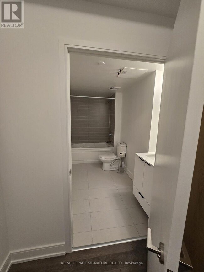 Photo - 1350 Ellesmere Rd Unité 522