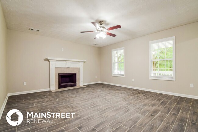 Photo - 1790 Richard Rd NE