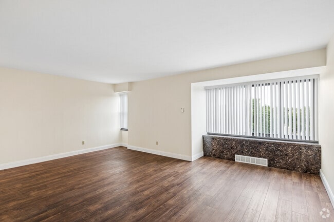 2BR, 1BA - 1,066SF - Living Room