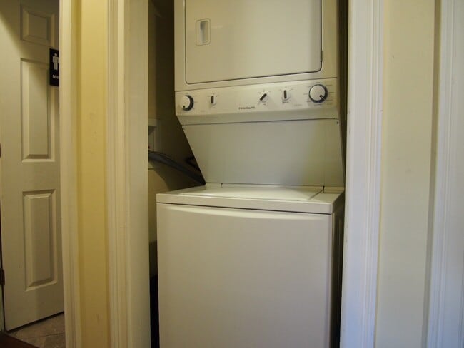 Photo - 731 Parker St