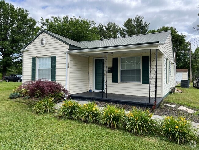 Building Photo - 3 bed 2 full bath -one level house in Jone...