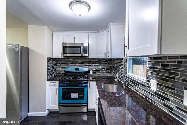 Photo - 1923 S Hemberger St Townhome