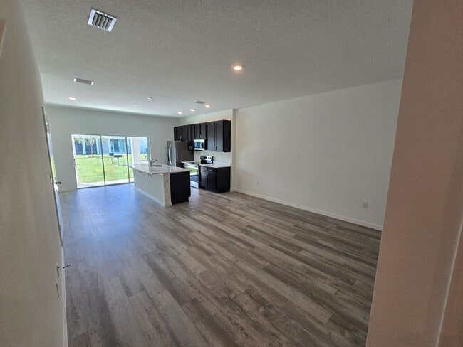 Photo - 737 W Oak Dr