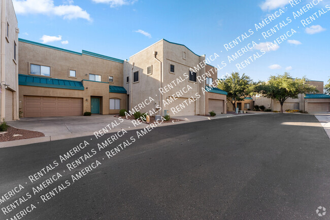 Building Photo - 1015 S Val Vista Dr Rental