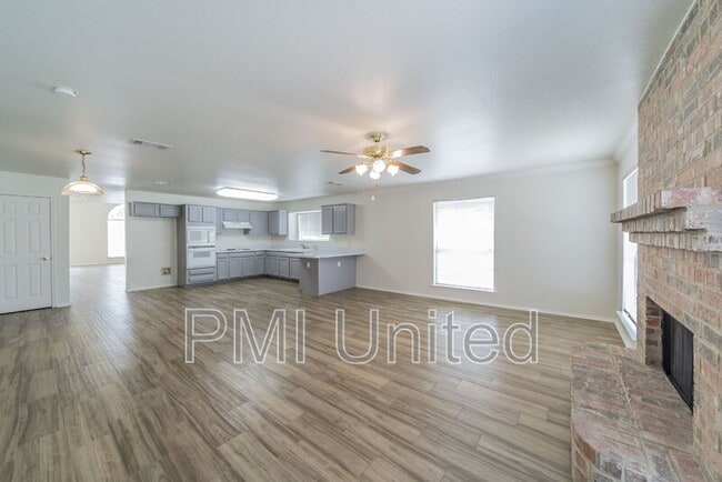 Photo - 2758 Red Oak Dr
