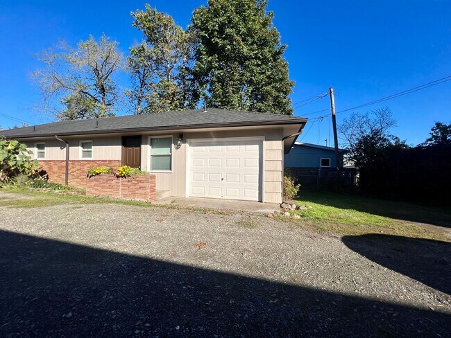 Photo - CHARMING ONE LEVEL HOME W/ GARAGE! W/S/G INCLUDED!