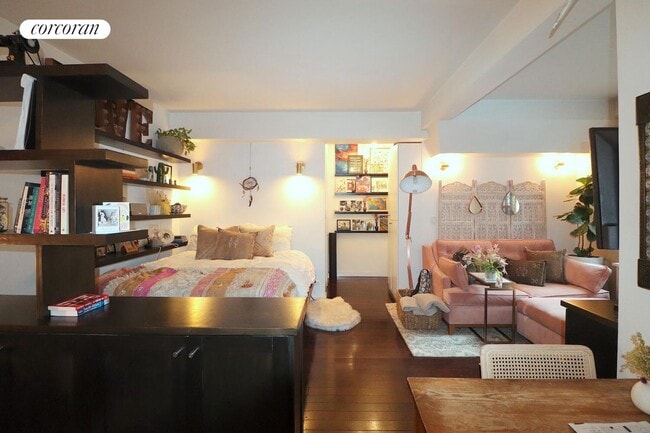 Photo - 100 W 12th St