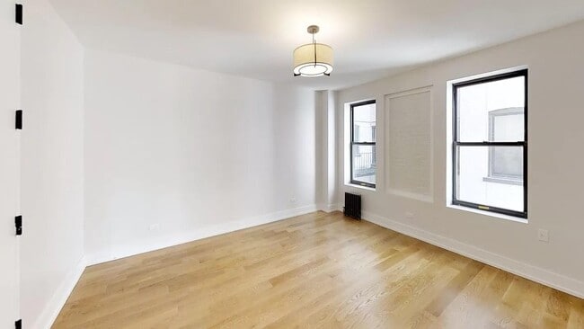 Building Photo - 12 Crown St