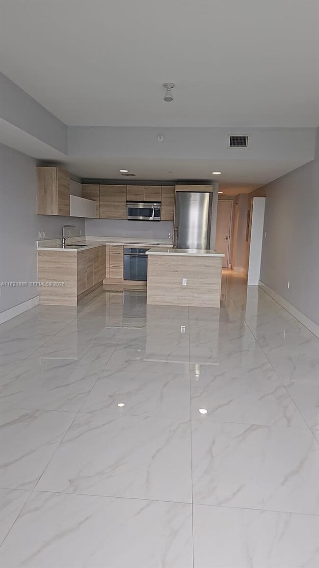 Building Photo - 16385 Biscayne Blvd Unit 902