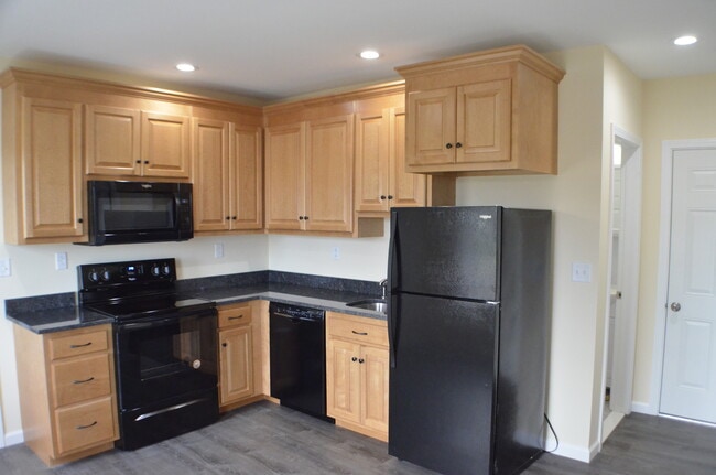 Photo - 563 Burritt St