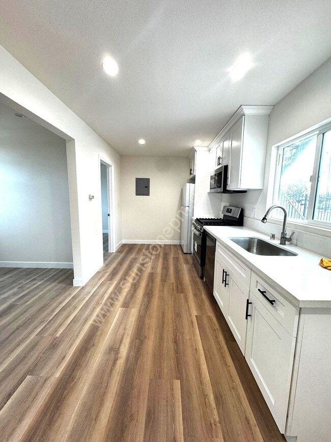 Photo - 702 N Garey Ave Unit 117 E Pearl St