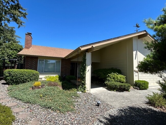 Photo - 266 Valley Oaks Dr