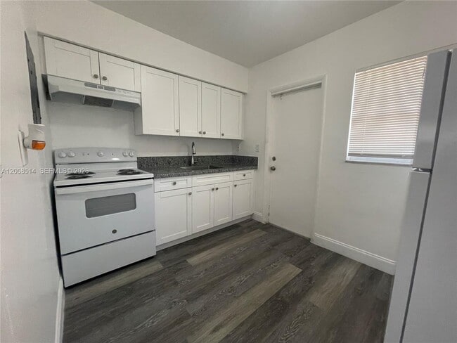 Building Photo - 15940 NE 19th Ct Unit 2