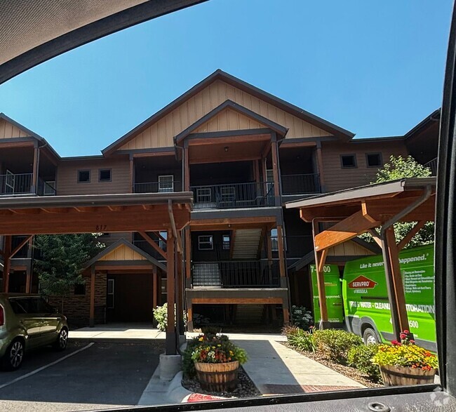 Building Photo - Charming 2 bedroom 2 bathroom Condo Unit 816