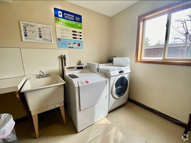 Building Photo - Indian Village Apartments 2 Bedroom/1.5 Ba... Unit IVA31