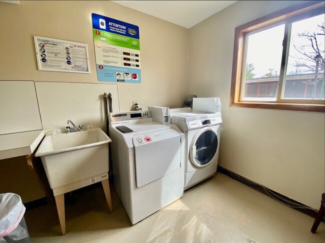 Building Photo - Indian Village Apartments 2 Bedroom/1.5 Ba... Unit IVA31