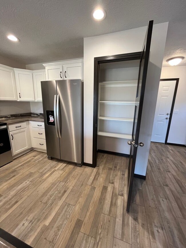 Photo - 3 Bed/2 Bath West Side Twinhome For Rent!!