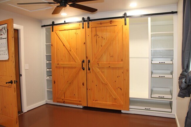 Photo - Huge Playroom - Family Room!